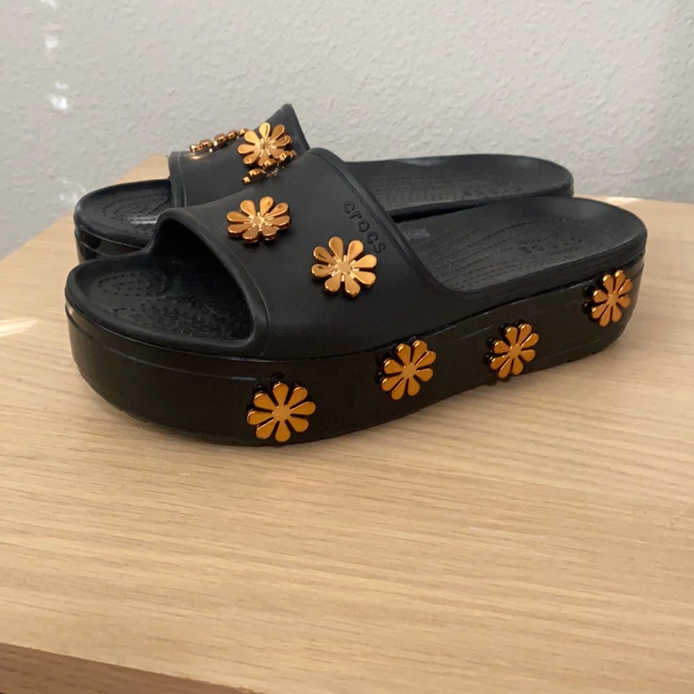 Women's Metallic Blooms Black Platform Slide Crocs